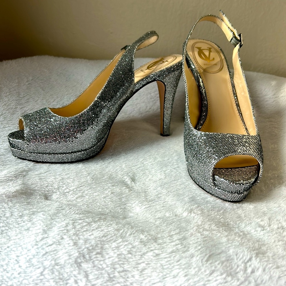 Vince Camuto Signature Ollie Heels in Pewter Glamour Glitter, Size 9